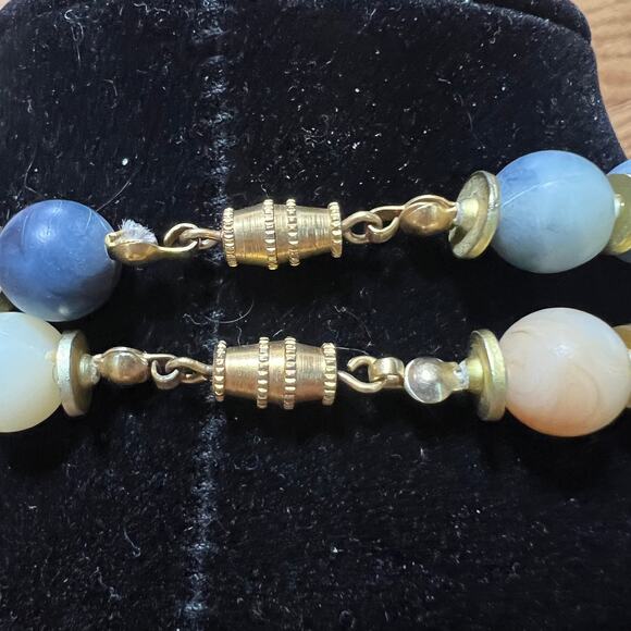 Vintage Beaded Faux Pearl Necklace Lot 2 Strands Blues & Cream Tones Screw Clasp - Picture 5 of 7